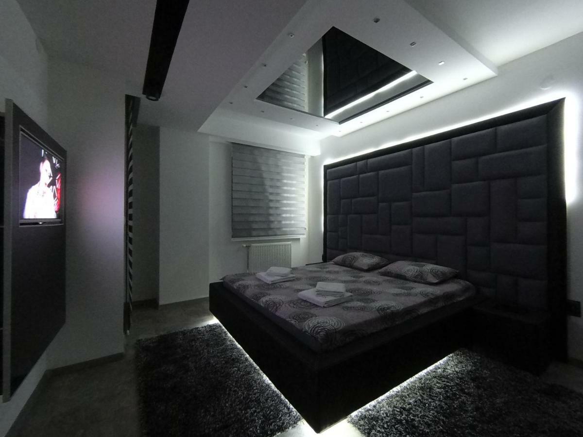 Grey Apartment Ni Exterior foto
